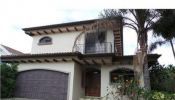 Beautiful two level home in Santa Ana : Se Alquila Casa en Santa Ana